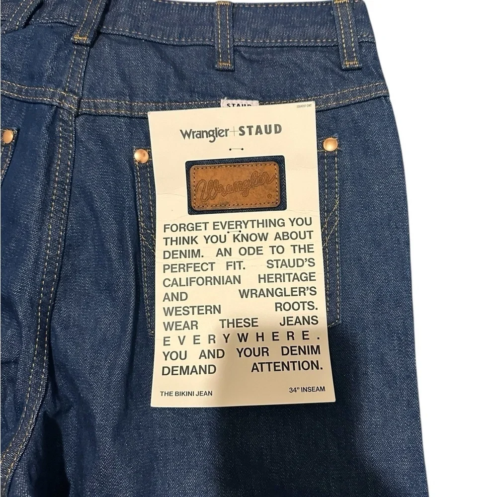 Wrangler Blue Relaxed Fit Jeans with Timeless Appeal
